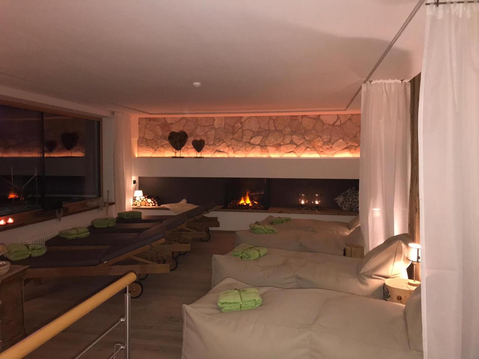 Hotel Ciasa Ai Pini San Cassiano  Buitenkant foto