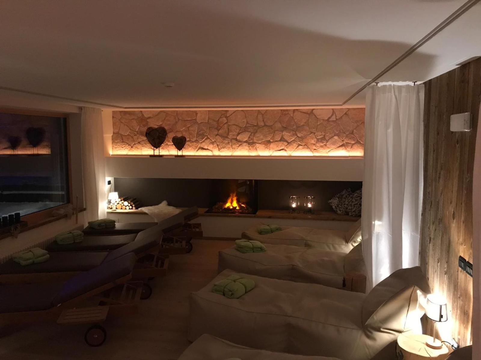 Hotel Ciasa Ai Pini San Cassiano  Buitenkant foto