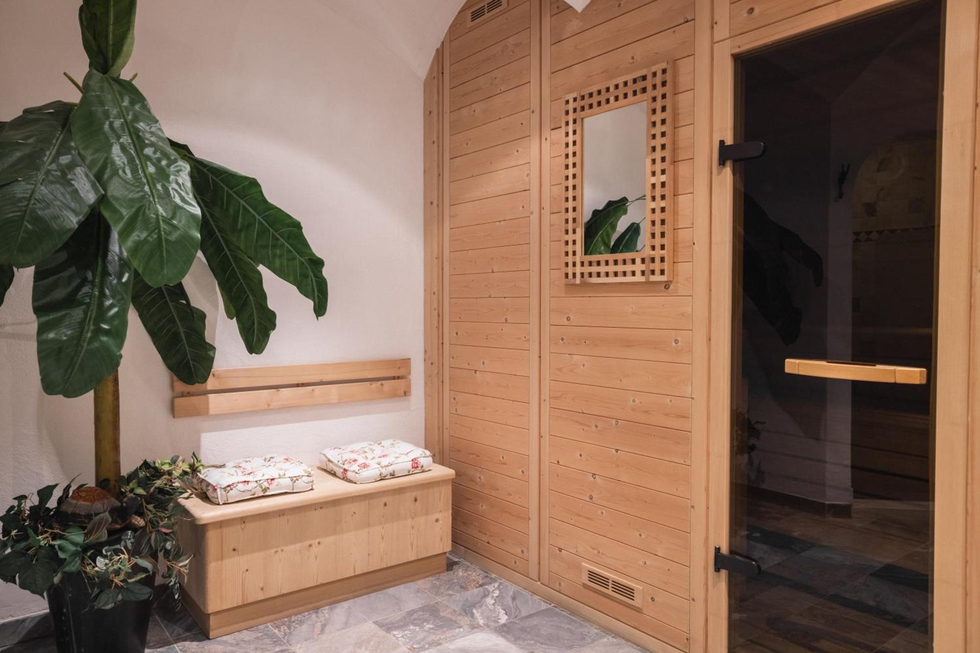 Hotel Ciasa Ai Pini San Cassiano  Buitenkant foto