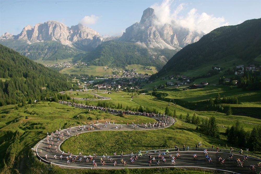 Hotel Ciasa Ai Pini San Cassiano  Buitenkant foto