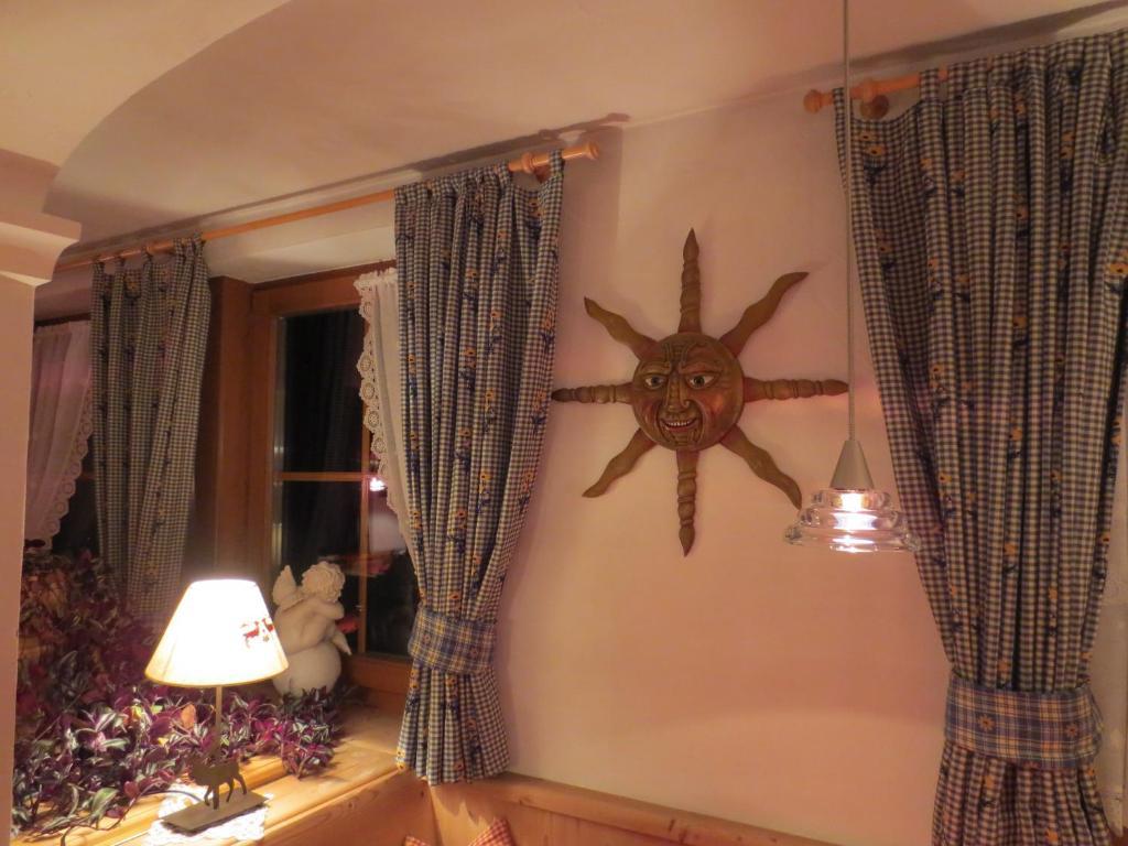 Hotel Ciasa Ai Pini San Cassiano  Buitenkant foto