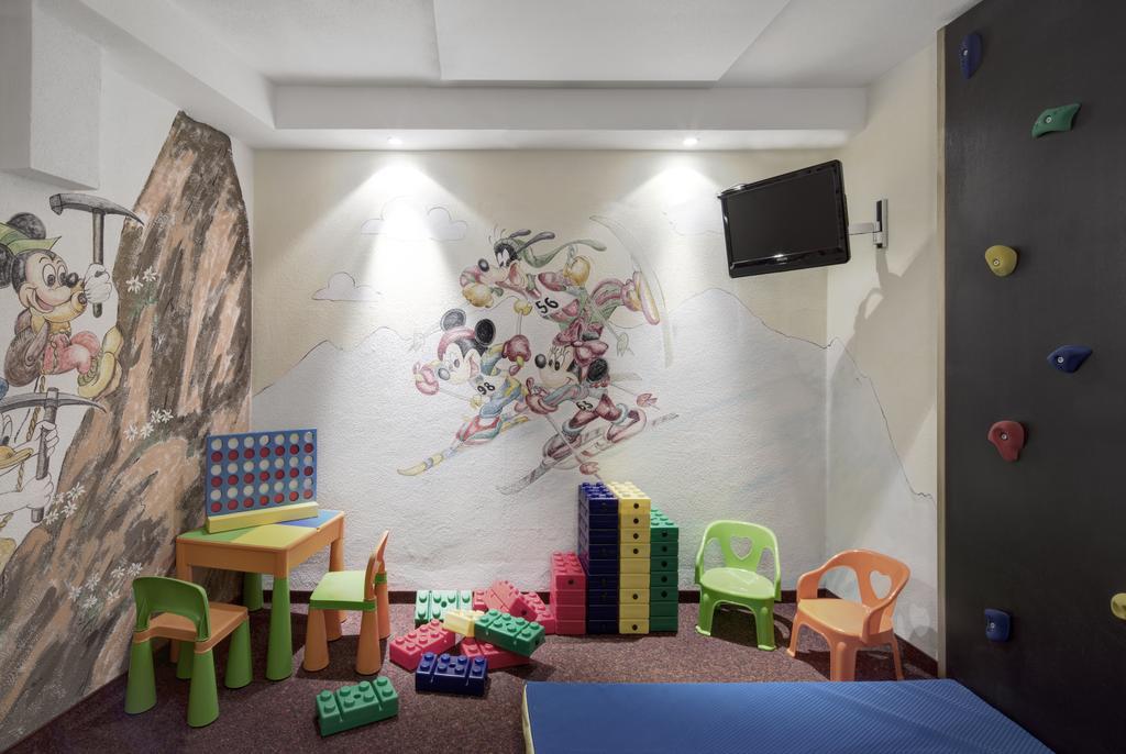 Hotel Ciasa Ai Pini San Cassiano  Buitenkant foto