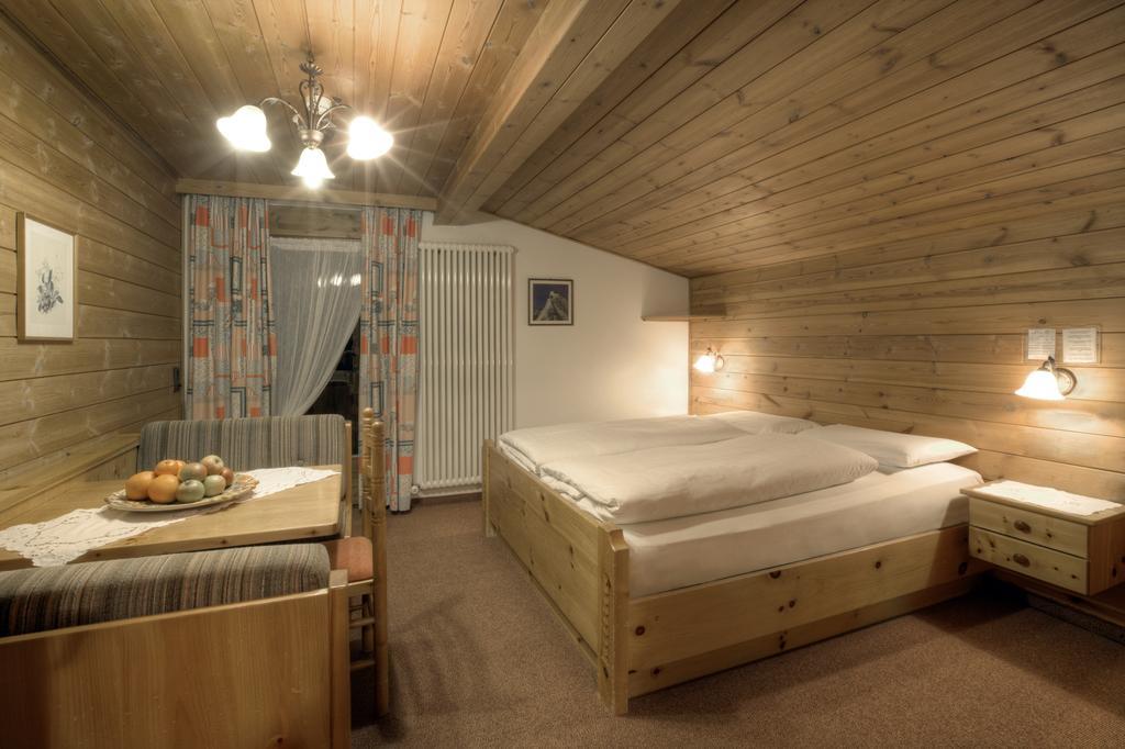 Hotel Ciasa Ai Pini San Cassiano  Kamer foto