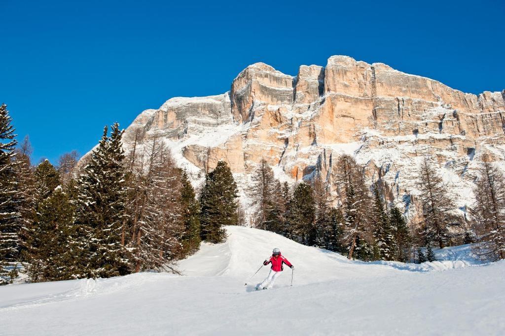 Hotel Ciasa Ai Pini San Cassiano  Buitenkant foto