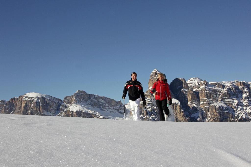 Hotel Ciasa Ai Pini San Cassiano  Buitenkant foto