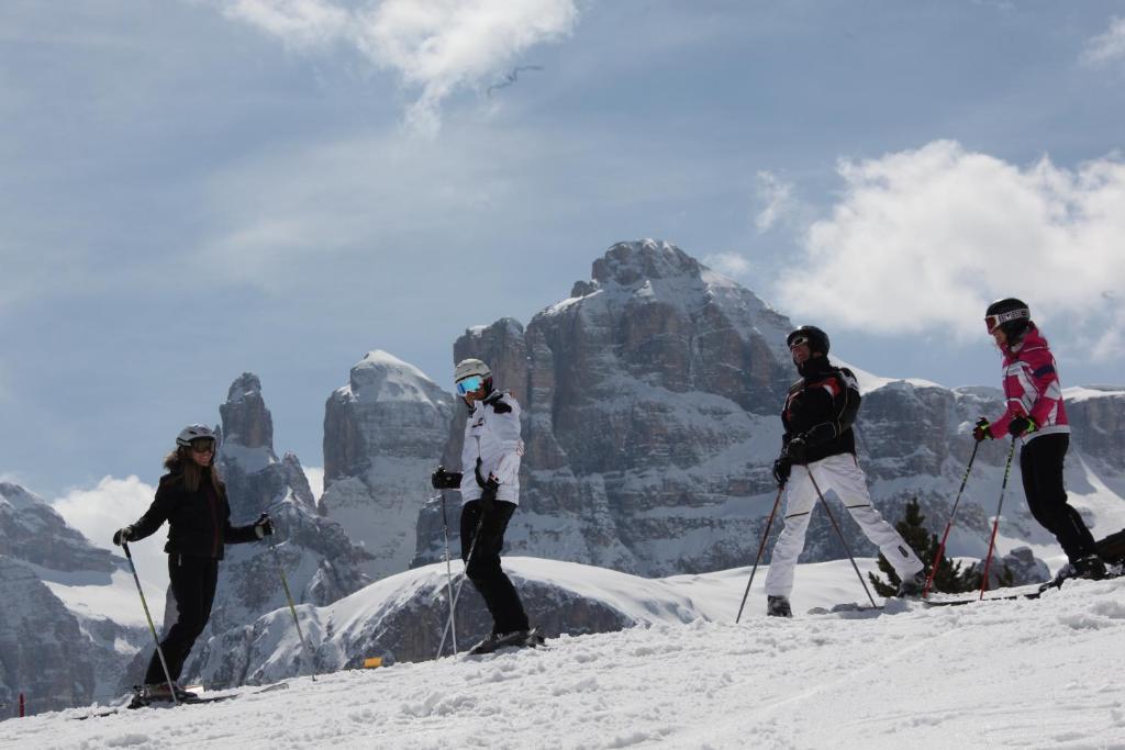 Hotel Ciasa Ai Pini San Cassiano  Buitenkant foto