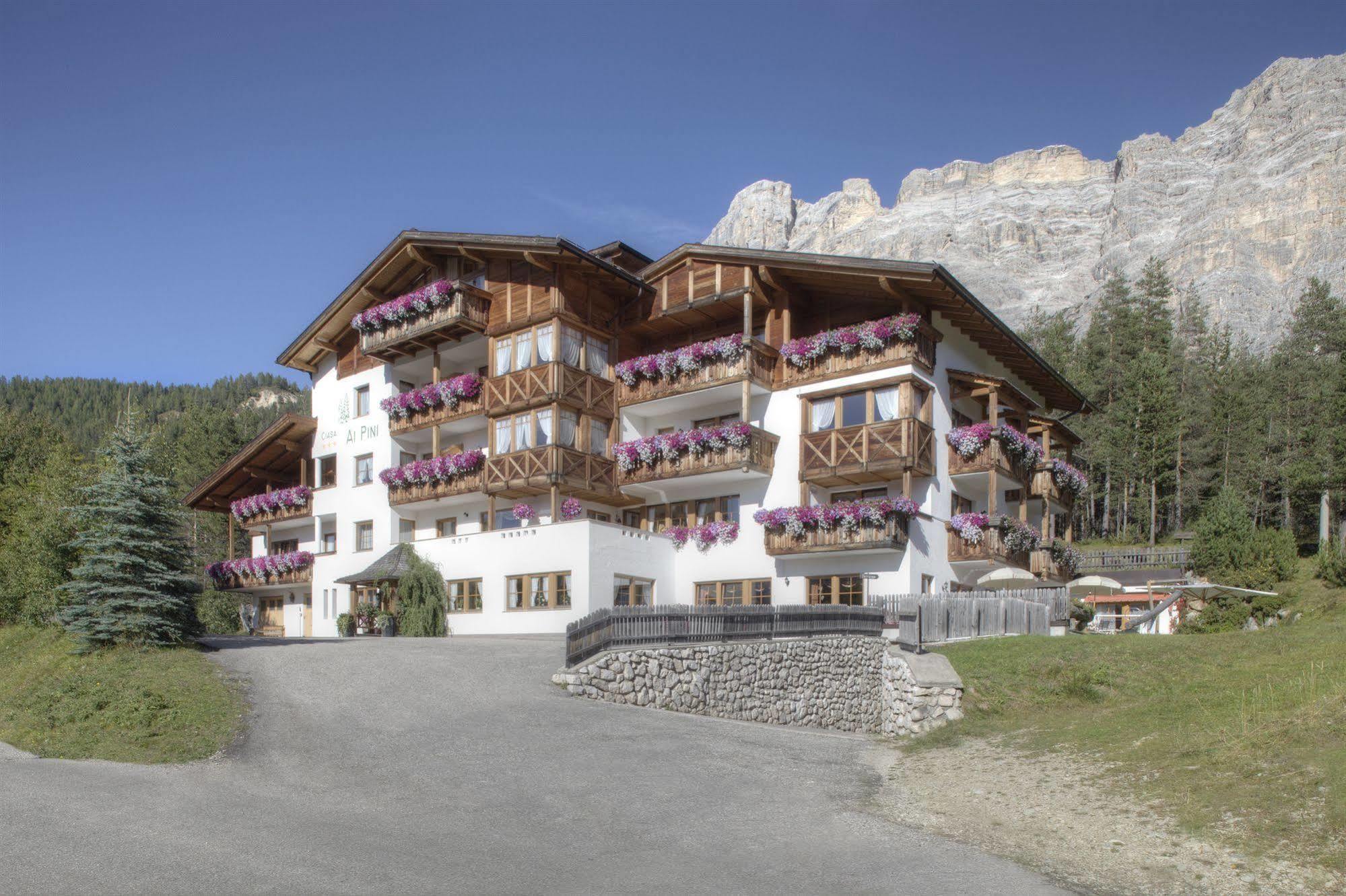 Hotel Ciasa Ai Pini San Cassiano  Buitenkant foto