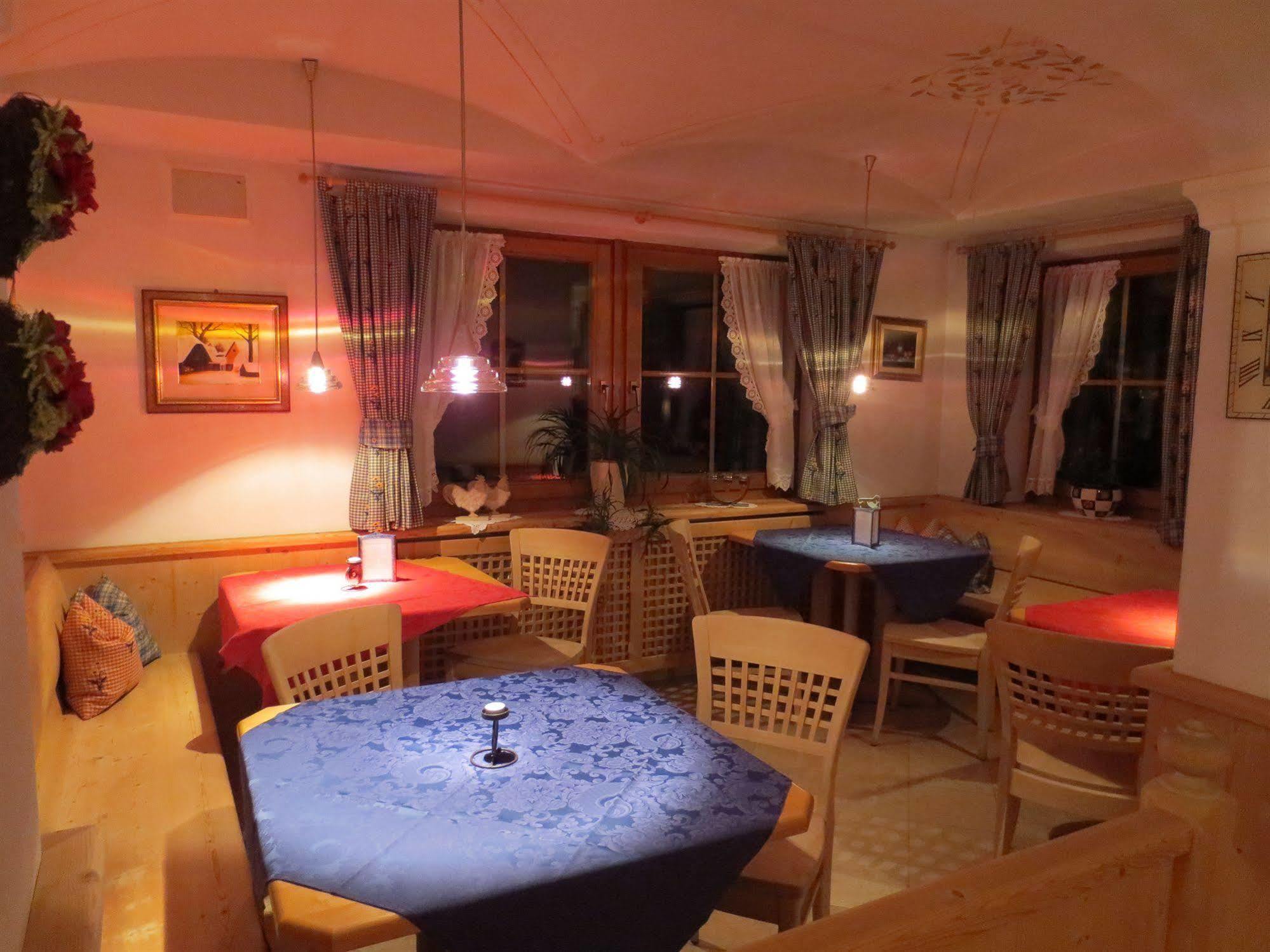 Hotel Ciasa Ai Pini San Cassiano  Buitenkant foto