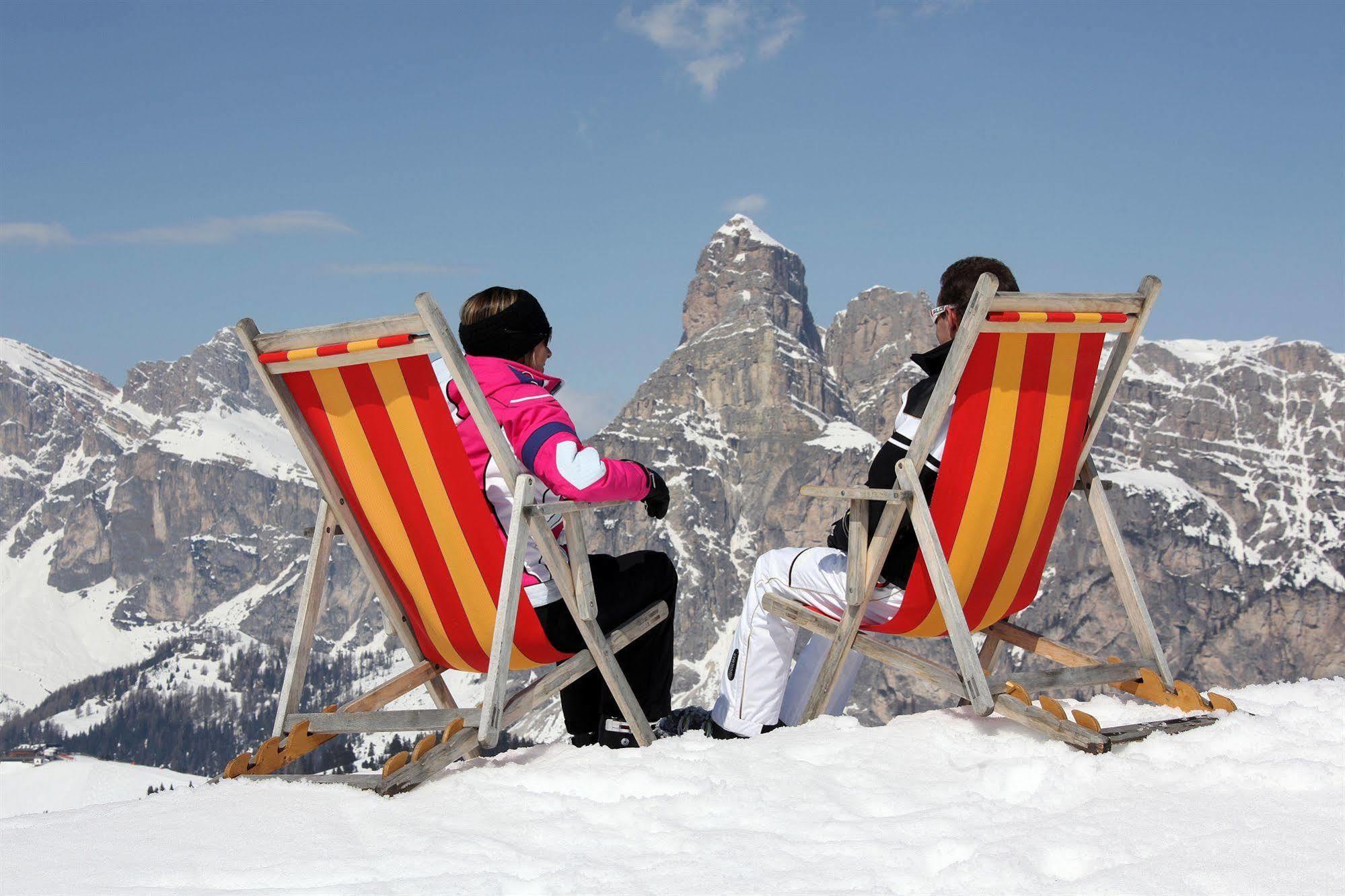 Hotel Ciasa Ai Pini San Cassiano  Buitenkant foto